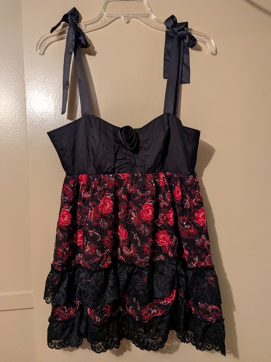 Hot Topic Tops - Hot Topic X Disney Beauty And The Beast Black and Red Rose LaceTrim Babydoll Top